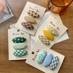 Set di 3 fermagli per capelli in tessuto a pois, quadretti e fiori su supporto