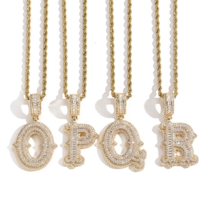 Pendentifs lettres O P Q R style hip-hop avec zircons sur chaînes torsadées dorées