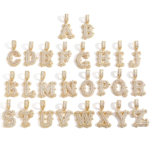 Détails des pendentifs alphabet hip hop dorés sertis de zircons blancs brillants