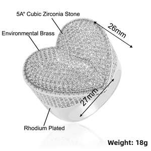 Vue détaillée bague cœur hip hop en laiton rhodié sertie de zircons cubiques 5A