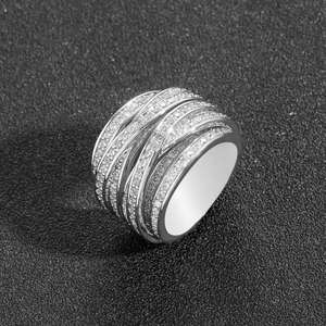 Bague hip hop multi-couches pour hommes avec pavé de zircons blancs étincelants