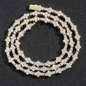 Collana tennis quadrifoglio hip hop dorata con zirconi e chiusura a molla