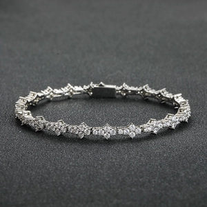 Bracelet tennis fleur de prunier en argent avec zircons pavés et fermoir à ressort