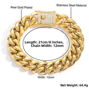 Détail du bracelet gourmette plaqué or 12mm avec fermoir incrusté de zirconiums