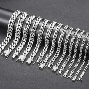 Chaînes cubaines en argent de tailles variées avec fermoirs sertis de zircons brillants