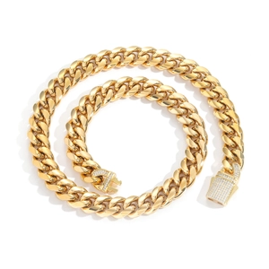 Collier maille cubaine dorée en acier inoxydable avec fermoir à strass zircons