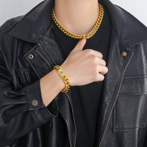 Ensemble collier et bracelet maille gourmette dorée en acier avec fermoir en zircon