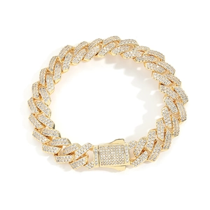 Bracelet gourmette cubaine homme 13mm en or avec zircons cubiques brillants sur fond blanc