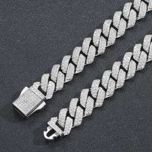 Gourmette cubaine argentée avec zircons de 13mm et fermoir à ressort style hip hop