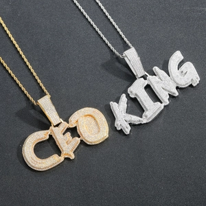 Collier hip hop avec pendentifs CEO et KING sertis de strass sur chaînes torsadées