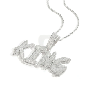 Collier avec pendentif lettre KING en argent serti de zircons et chaîne torsadée style hip hop