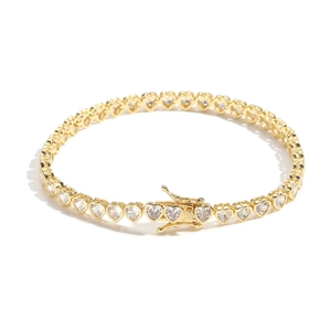 Collana tennis a cuore dorata con scintillanti zirconi taglio cuore e chiusura di sicurezza