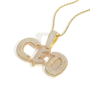 Collier avec pendentif lettre CEO hip-hop doré orné de pierres de zircone blanches