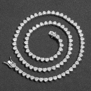 Collana tennis a cuore da 4mm color argento con pietre di zirconia scintillanti