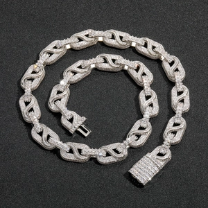 Collar de eslabones en S con circonitas y un cierre plegable rectangular de lujo