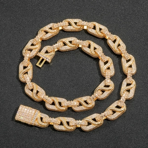 Collar hip hop dorado con circonitas mixtas cuadradas y redondas y diseño de eslabón infinito