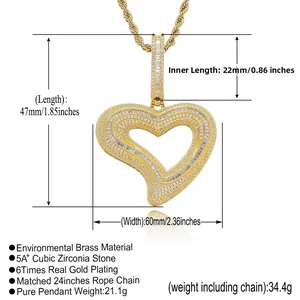 Détail du grand pendentif cœur évidé serti de zircons cubiques AAA+ avec placage en or brillant