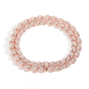Collier chaîne Cuban link de 12mm en or rose avec quatre rangées de zircons blancs