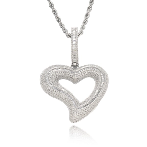 Collier avec pendentif cœur glacé de zircons cubiques et chaîne de style hip-hop