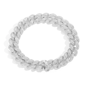 Vue détaillée de la chaîne cubaine 12mm sertie de zircons avec fermoir solide poli