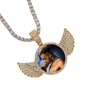 Hip Hop Engelsflügel Halskette mit rundem Fotofoto-Anhänger und Iced Out Tenniskette