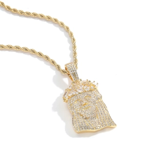 Collana con ciondolo Gesù hip hop con zirconi micro pavé su catena a corda dorata
