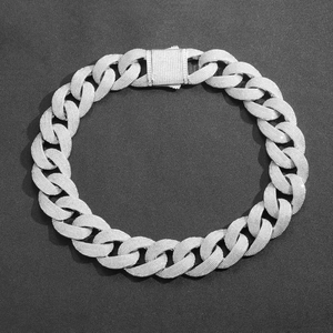 Chaîne cubaine en argent glacé avec fermoir ressort 35mm et sertissage complet de zircons