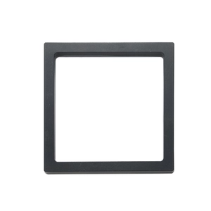 Vorderansicht der schwarzen quadratischen PE-Folienbox für Schmuck und Ohrringe