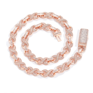 Collier hip hop en or rose avec maillons infini sertis de diamants et pierres baguette