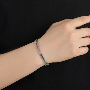 Bracciale tennis a cuore arcobaleno con zirconi colorati e finitura argento