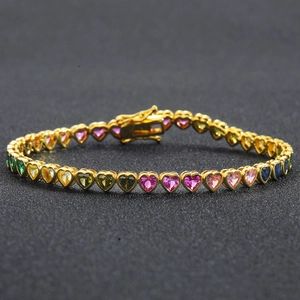 Elegante bracciale tennis a cuore dorato con pietre di zirconi cubici sfumate arcobaleno