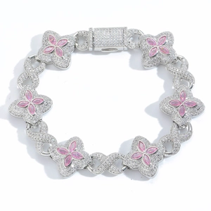 Bracelet trèfle en argent avec zircons marquise roses et pavé de pierres brillantes