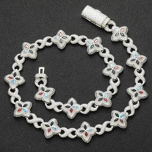 Collier hip hop argenté avec motifs trèfle en zircon coloré et pavé de diamants brillants