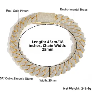 Détail d'un collier chaîne cubaine de 25mm plaqué or avec 6 rangées de zircons blancs