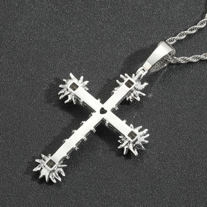 Collier hip hop avec pendentif croix cœur en argent, zircone et chaîne torsadée