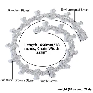 Vista dettagliata della catena a croce da 22mm con pietre in zirconia cubica 5A+