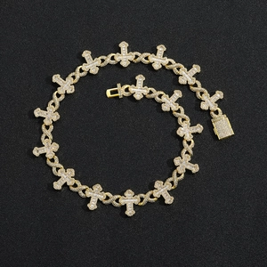 Collana hip hop con maglie a croce infinita in finitura dorata con pietre di zircone
