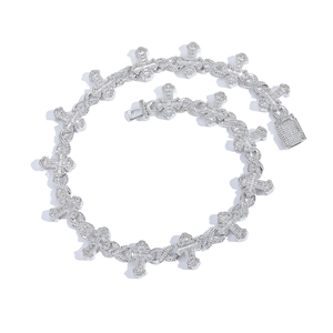 Collana croce hip hop argento con maglie in zirconi cubici e chiusura a cassetta