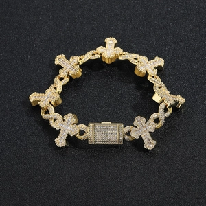 Bracciale hip hop dorato iced out con maglia infinity e croci in zirconi luccicanti