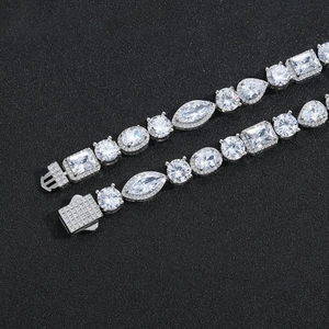 Luxuriöses 10mm breites Markasit-Zirkon-Herzarmband mit Multi-Shape-Steinen und Versilberung