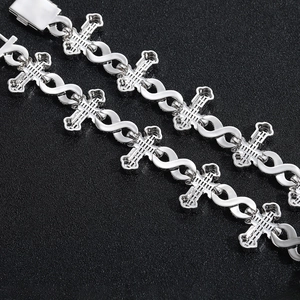 Catena d'argento con croce e simbolo infinito, finitura lucida e chiusura di sicurezza