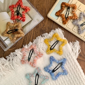 Bunte Plüsch Stern Haarklammern Set in Bonbonfarben für Damen und Mädchen Winter Haarstyling