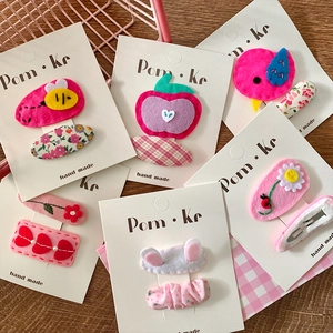 Lot de barrettes à cheveux en tissu rose avec broderies et motifs floraux sur bois