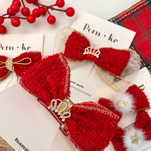 Set de barrettes nœuds rouges avec couronnes dorées et pompons blancs pour filles