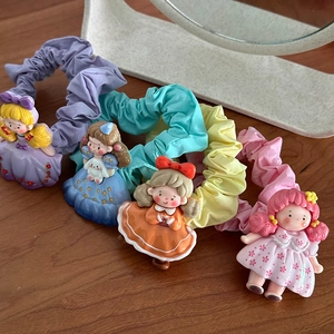 Chouchous mignons style princesse coréenne avec de petites poupées colorées