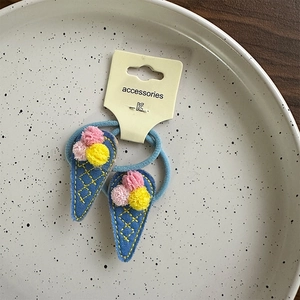 Chouchous faits main motif glace avec pompons roses et jaunes sur élastique bleu