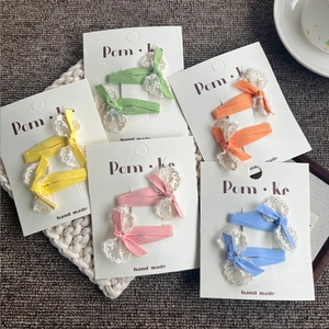 Set di 5 dolci fermagli per capelli a fiocco con bordo in pizzo bianco in verde, arancio e rosa