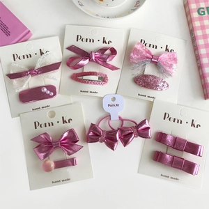 Set de pinzas para el pelo con lazos de encaje rosa y perlas para niñas en cartón