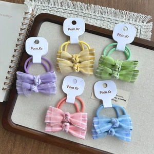 Détail du lot de 5 chouchous à nœuds en dentelle pour filles aux couleurs pastel avec tulle