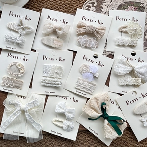 Barrettes à cheveux dentelle nœud et fleurs perle pour filles sur présentoirs